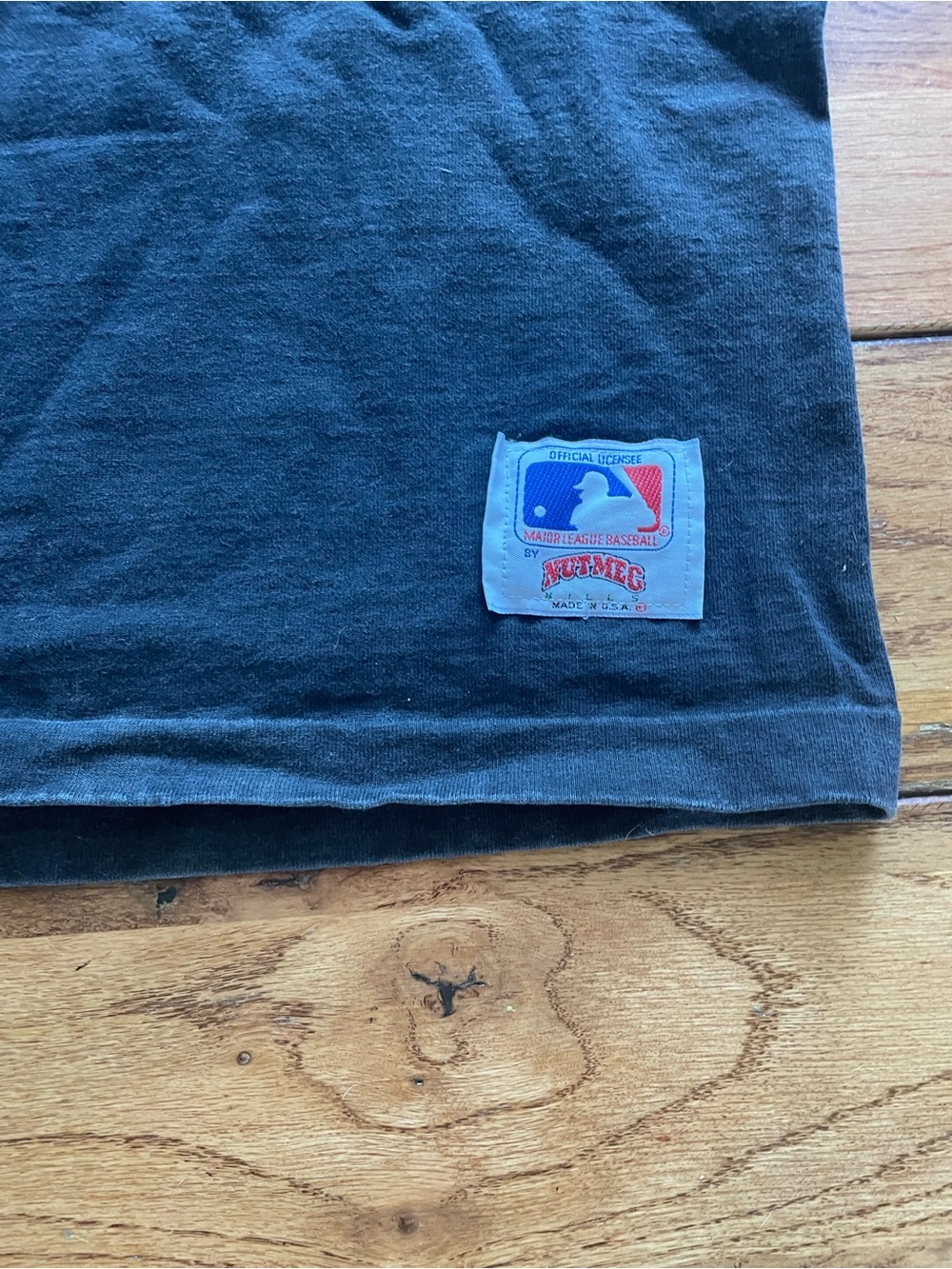 Vintage Pittsburgh Pirates Black Graphic Tee - Official MLB Design - Picture 2 of 5